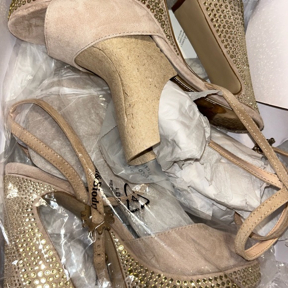 Vince Camuto platform - Picture 5 of 7